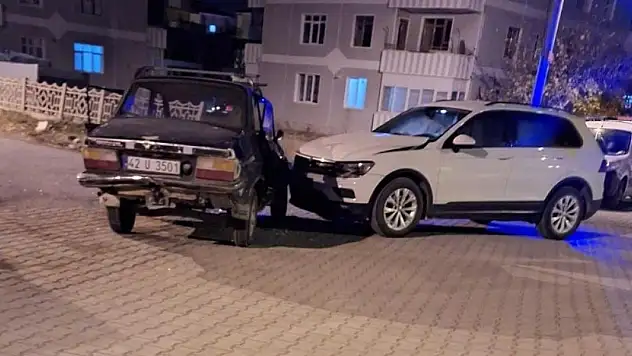 Konya'da 2 araç çarpıştı: 1 yaralı