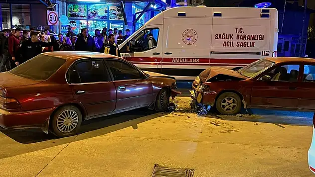 Konya'da 2 otomobilin çarpıştığı kazada 6 kişi yaralandı