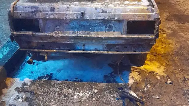 Konya'da 4 araç kundaklandı