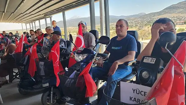 Konya'da 80 akülü araç ihtiyaç sahipleriyle buluştu