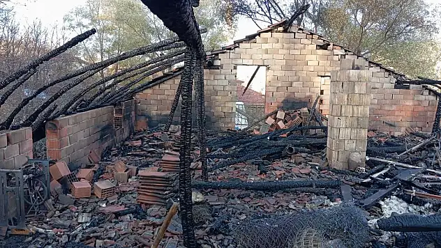 Konya'da Alevler 2 Evi Bir Anda Harabeye Çevirdi