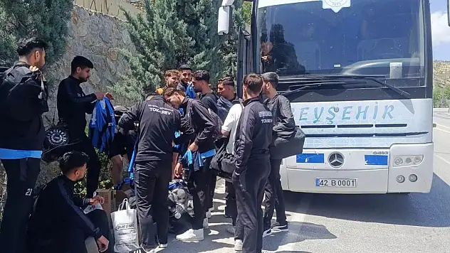 Konya'da amatör futbolcular taksi ile maça yetişti