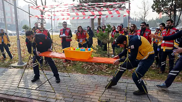 Konya'da Ambulans Rallisi: Zamanla Yarıştılar!