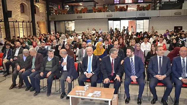 Konya'da Anadolu Mektebi Mavera Okumaları etkinliği düzenlendi