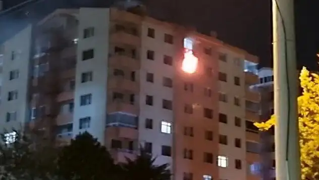 Konya'da apartmanın 9'uncu katı alevlere teslim oldu