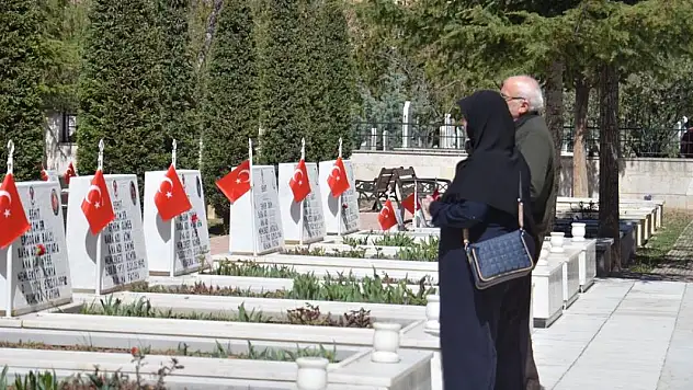 Konya'da arife günü şehit mezarları ziyaret edildi