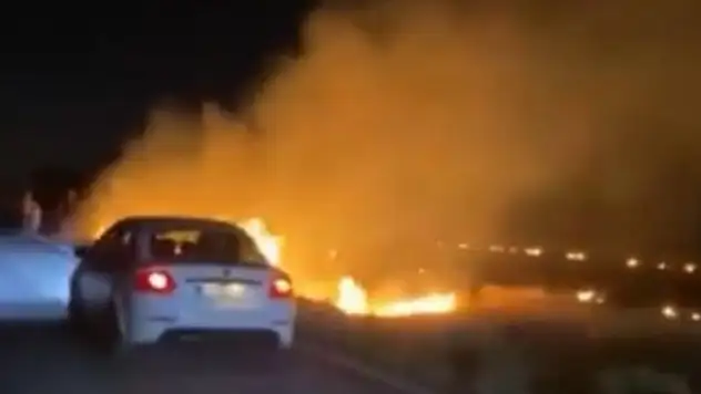 Konya'da arpa ekili arazi alev alev yandı
