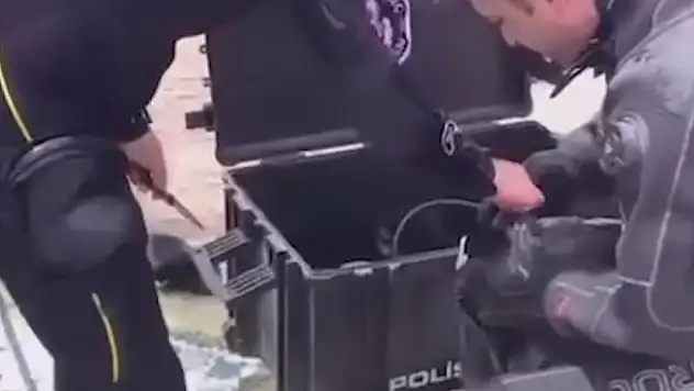 Konya'da barajda mahsur kalan karabatağı dalgıç polisi kurtardı