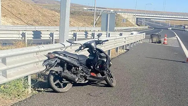 Konya'da bariyerlere çarpan motosikletin sürücüsü yaralandı