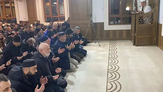 Konya'da Berat Kandilinde vatandaşlar camileri doldurdu