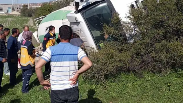 Konya'da beton mikseri devrildi: 2 yaralı