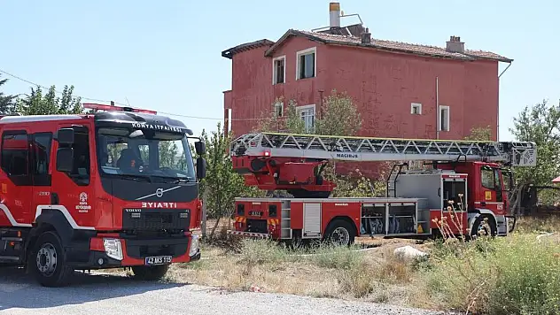 Konya'da binanın çatı katında yangın çıktı