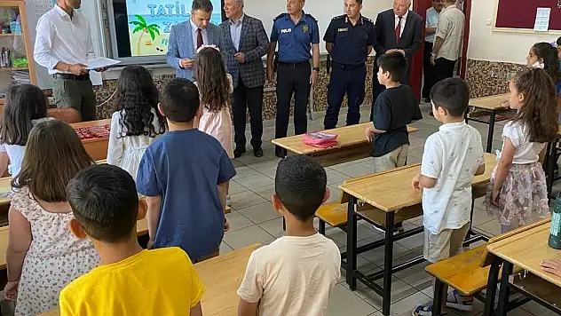 Konya'da binlerce öğrenci karne heyecanı yaşadı