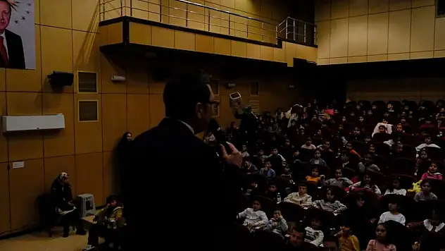 Konya'da binlerce öğrenci sinema etkinliğinde bir araya geldi