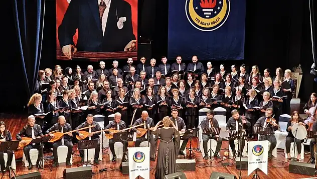 Konya'da 'Bir Meşale de Sen Yak' konseri büyük ilgi gördü!