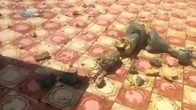 Konya'da camiye yıldırım düştü! Minarenin alemi koptu!
