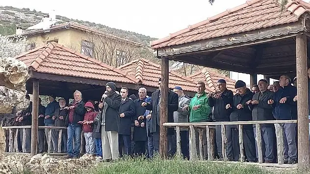 Konya'da çiftçiler yağmur duasına çıktı