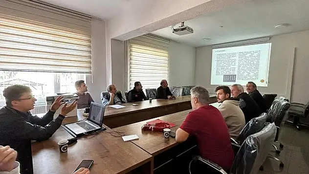 Konya'da çiftçilere yem bitkisi üretimi anlatıldı
