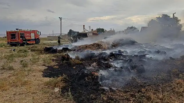 Konya'da çıkan yangında saman balyaları yandı