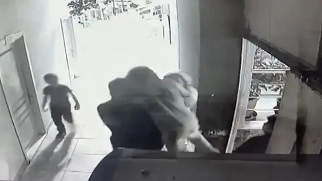 Konya'da çocuğunu yere atan baba gözaltına alındı!