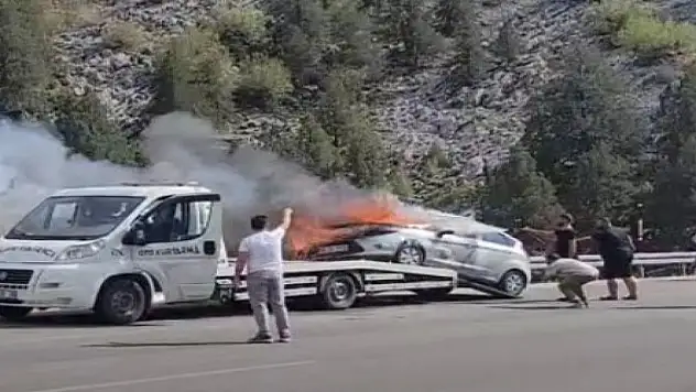 Konya'da Dehşet! Otomobil Göz Göre Göre Yandı!