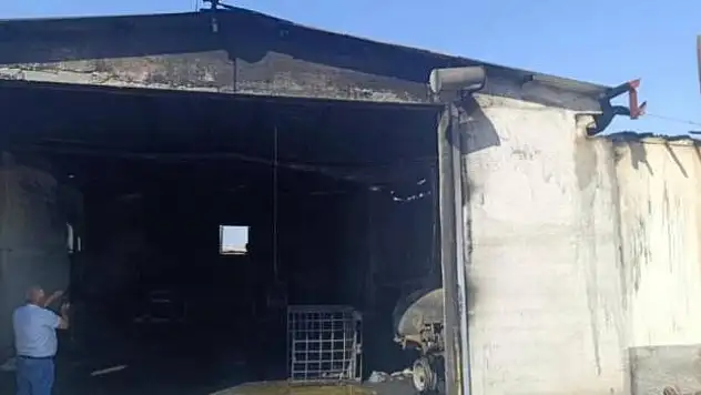 Konya'da Depoda Yangın Faciası! 2 Traktör, Ev ve Gübreler Küle Döndü