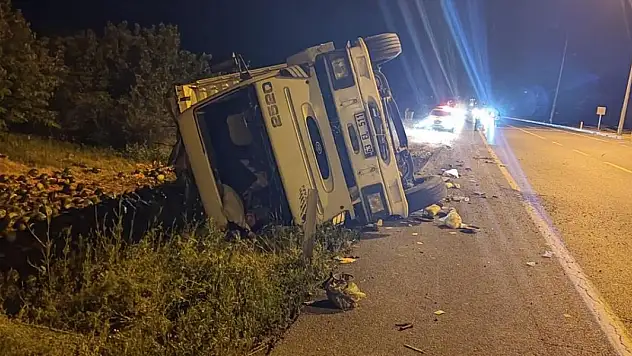 Konya'da devrilen kamyonun sürücüsü yaralandı