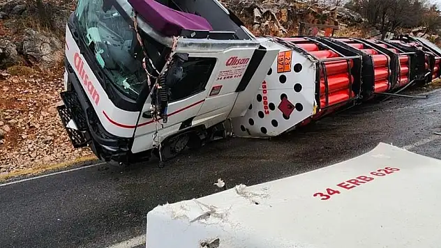 Konya'da doğal gaz yüklü tanker devrildi
