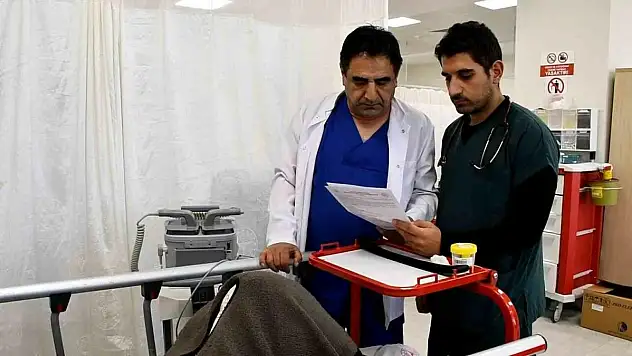 Konya'da doktor baba-oğul aynı hastanede hizmet veriyor