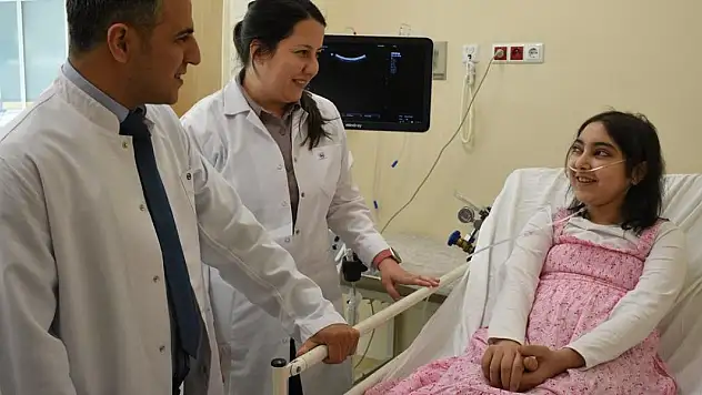 Konya'da Doktor Çift Esmanur'u Eş Zamanlı Ameliyatla Kurtardı!