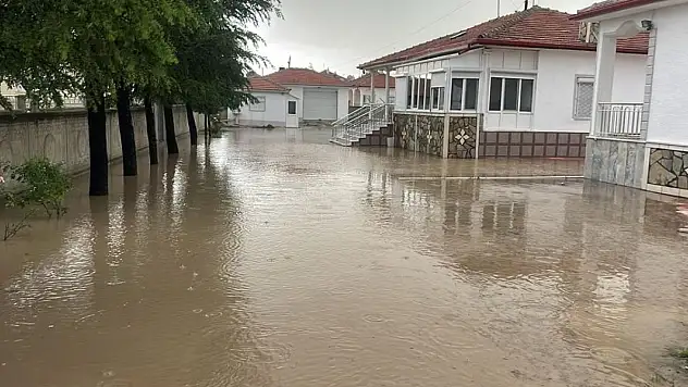 Konya'da dolu ve sağanak hayatı olumsuz etkiledi