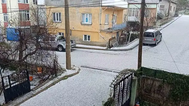 Konya'da dolu yağışı tarım arazilerine zarar verdi