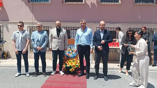Konya'da Duygusal Mezuniyet: Başarıya Giden Yol Sevgiyle Örüldü!