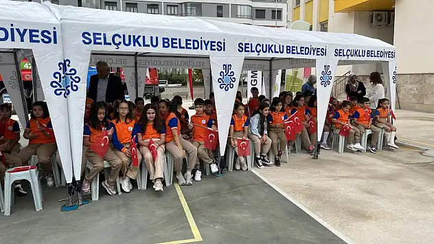 Konya'da Eğitim Sevinci: 463 Bin Öğrenci Okul Yoluna Düştü!