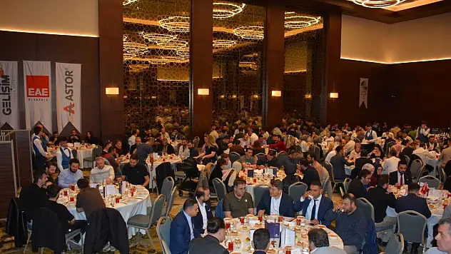 Konya'da elektrik mühendisleri iftarda buluştu