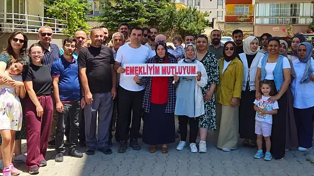Konya'da emekli olan Nuriye öğretmene duygusal veda!