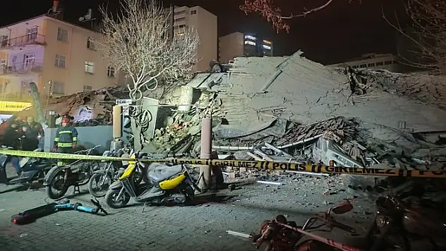 Konya'da enkaz altında kalan şahıs böyle kurtarıldı!