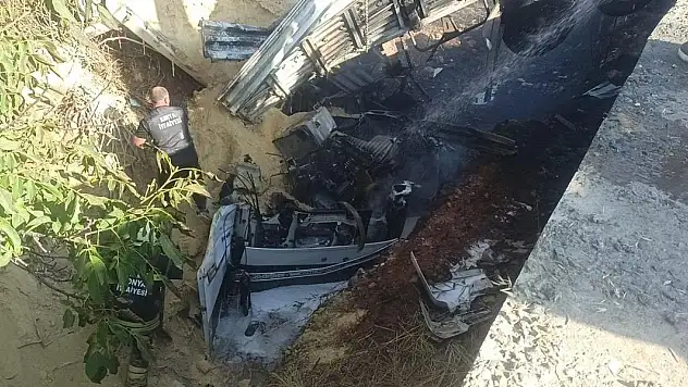 Konya'da feci kaza! Otomobil ile tır çarpıştı! 3 ölü