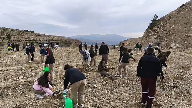 Konya'da Fidanlar Yaşlıların Hatırası İçin Toprakla Buluştu