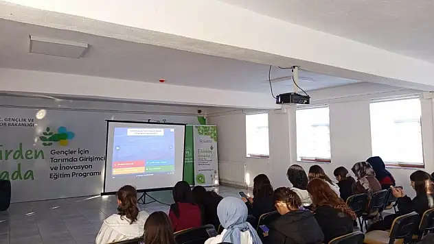 Konya'da gençler 'Hüyük Tarım Kampı'na katıldı