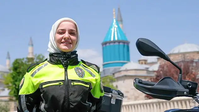 Konya'da görev yapan Polis Memuru Safiye hayalindeki işi ve motorsiklet tutkusunu birleştirdi