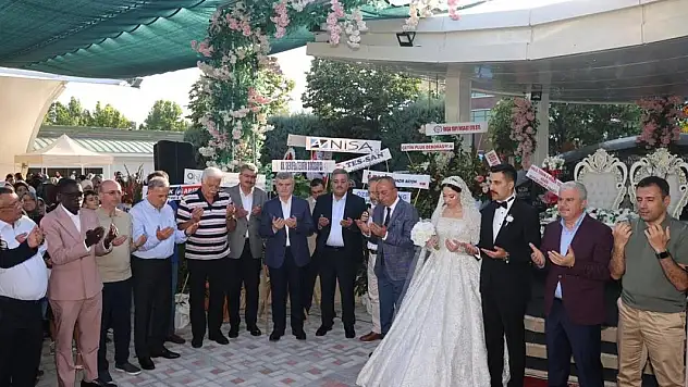Konya'da görkemli düğün! Siyaset ve iş dünyası bir arada!