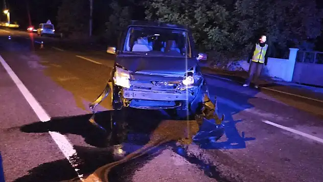 Konya'da hafif ticari araç bariyerlere çarptı: 1 yaralı