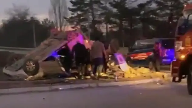 Konya'da hafif ticari araç ile minibüs çarpıştı: 5 yaralı