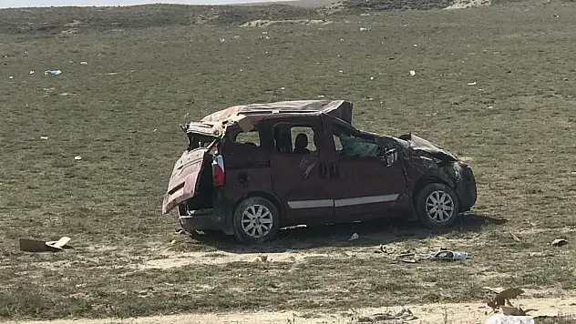 Konya'da hafif ticari araç takla attı: 5 yaralı