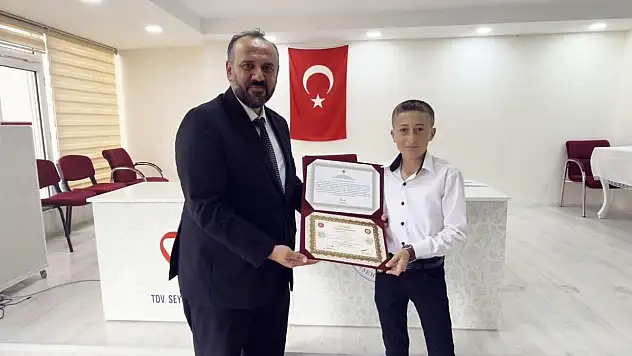 Konya'da hafızlık eğitimini tamamlayanlar belgelerini aldı!