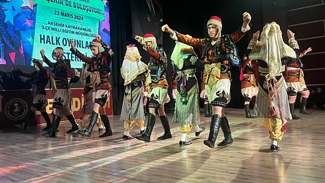 Konya'da halk oyunları gösterisi düzenlendi