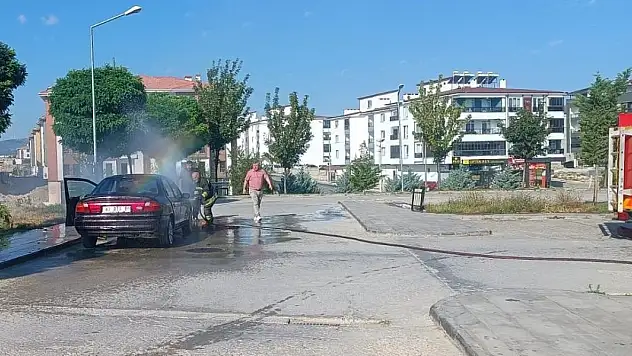 Konya'da hastane bahçesinde araç yangını!