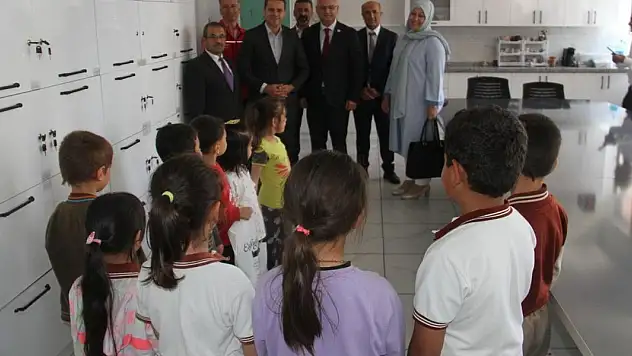 Konya'da ihtiyaç sahibi öğrencilere kıyafet yardımı