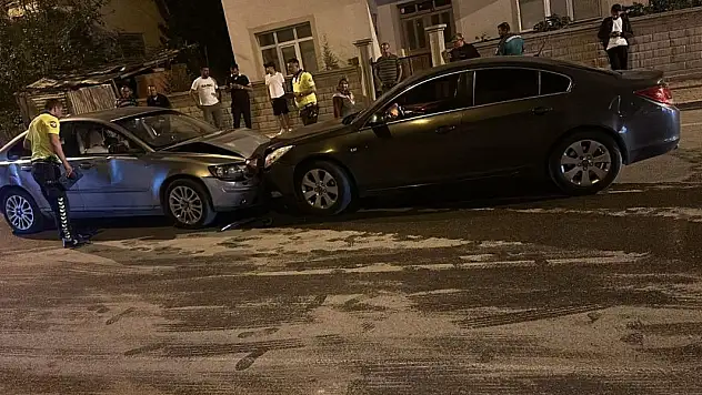 Konya'da iki ayrı kazada 6 kişi yaralandı